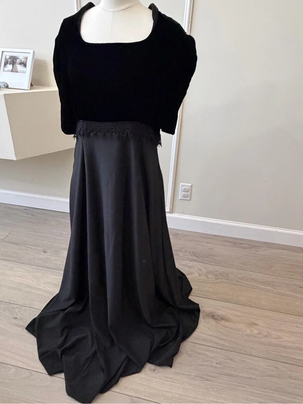 Elegant Black Velvet Maxi Skirt with Fringe Waist